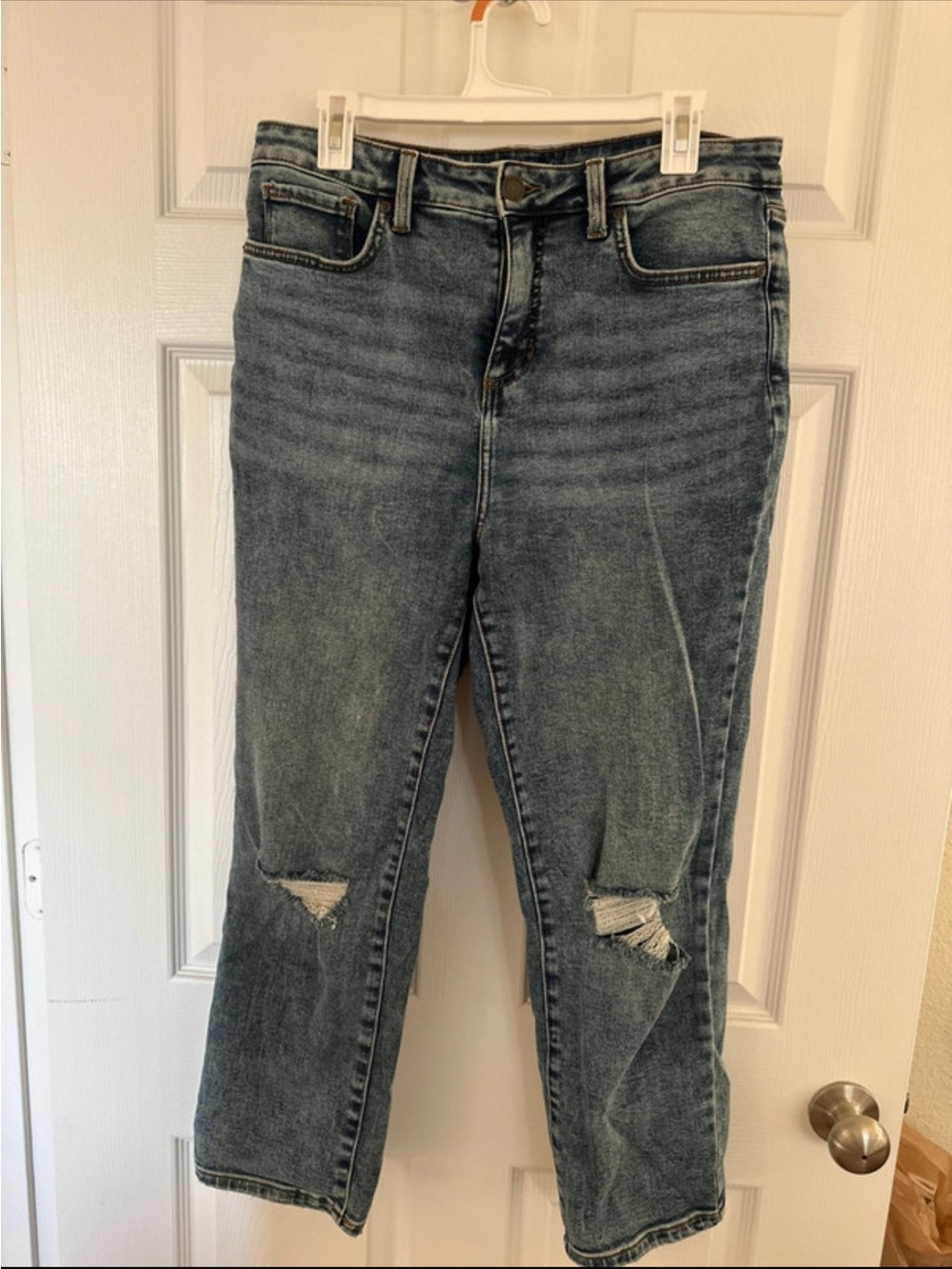 LC Lauren Conrad Distressed Cropped Jeans in Faded Blue